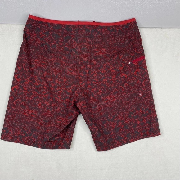 prAna Men's Crimson Cabana Catalyst Shorts Boardshort Red Gray Geometric Print33 - Picture 5 of 6